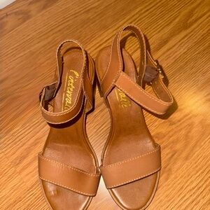 Brown Leather Sandals from Intervalle